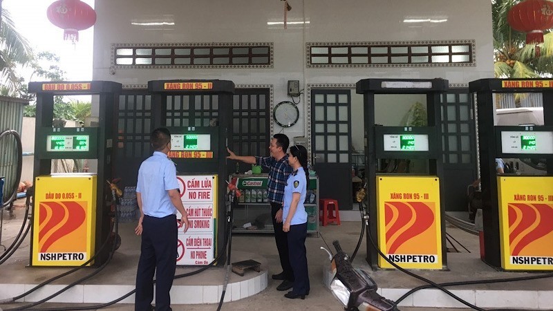 Phát hiện doanh nghiệp bán 2.600 lít xăng RON 95-III không đạt chất lượng