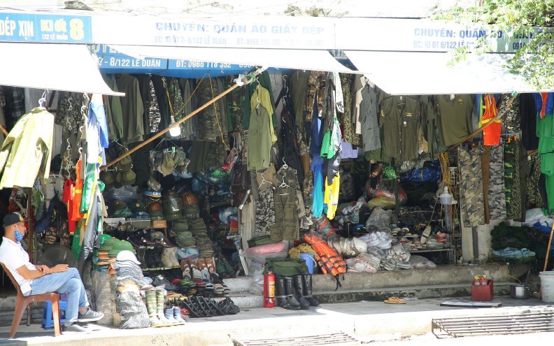 Ngăn chặn hành vi mua bán, sử dụng quân trang trái phép