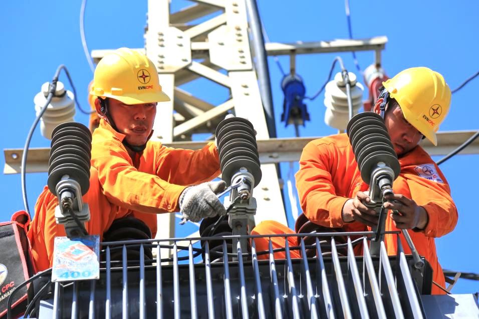 Lỗ gần tỷ USD nhưng EVN vẫn có hơn 100.000 tỷ gửi ngân hàng