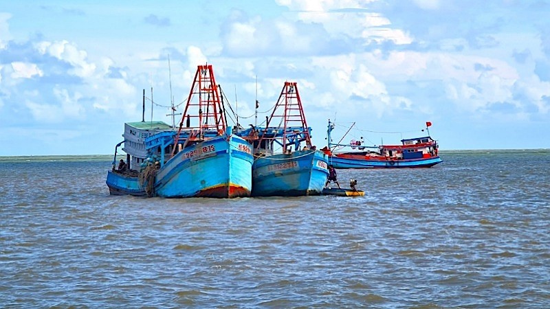 Chìm 2 tàu cá, hơn 30 nhà dân Cà Mau bị hư hỏng