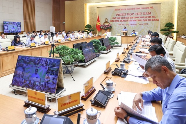 Điểm sáng cải cách: Đến trung tâm y tế đổi… giấy phép lái xe