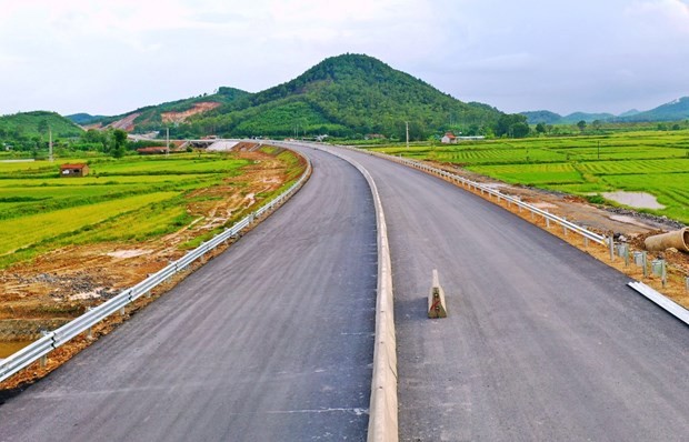 Sắp thông xe tuyến cao tốc dài 50km qua hai tỉnh Thanh Hóa và Nghệ An