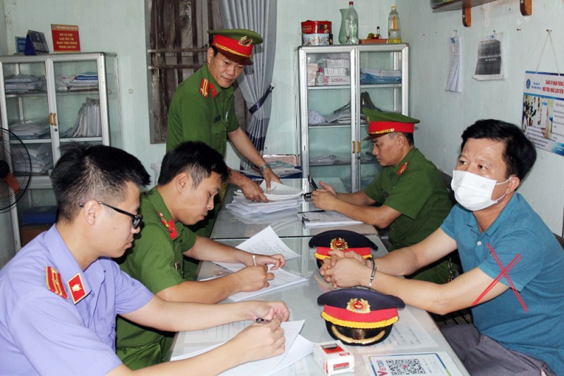 Khởi tố; bắt khẩn cấp 3 cán bộ y tế