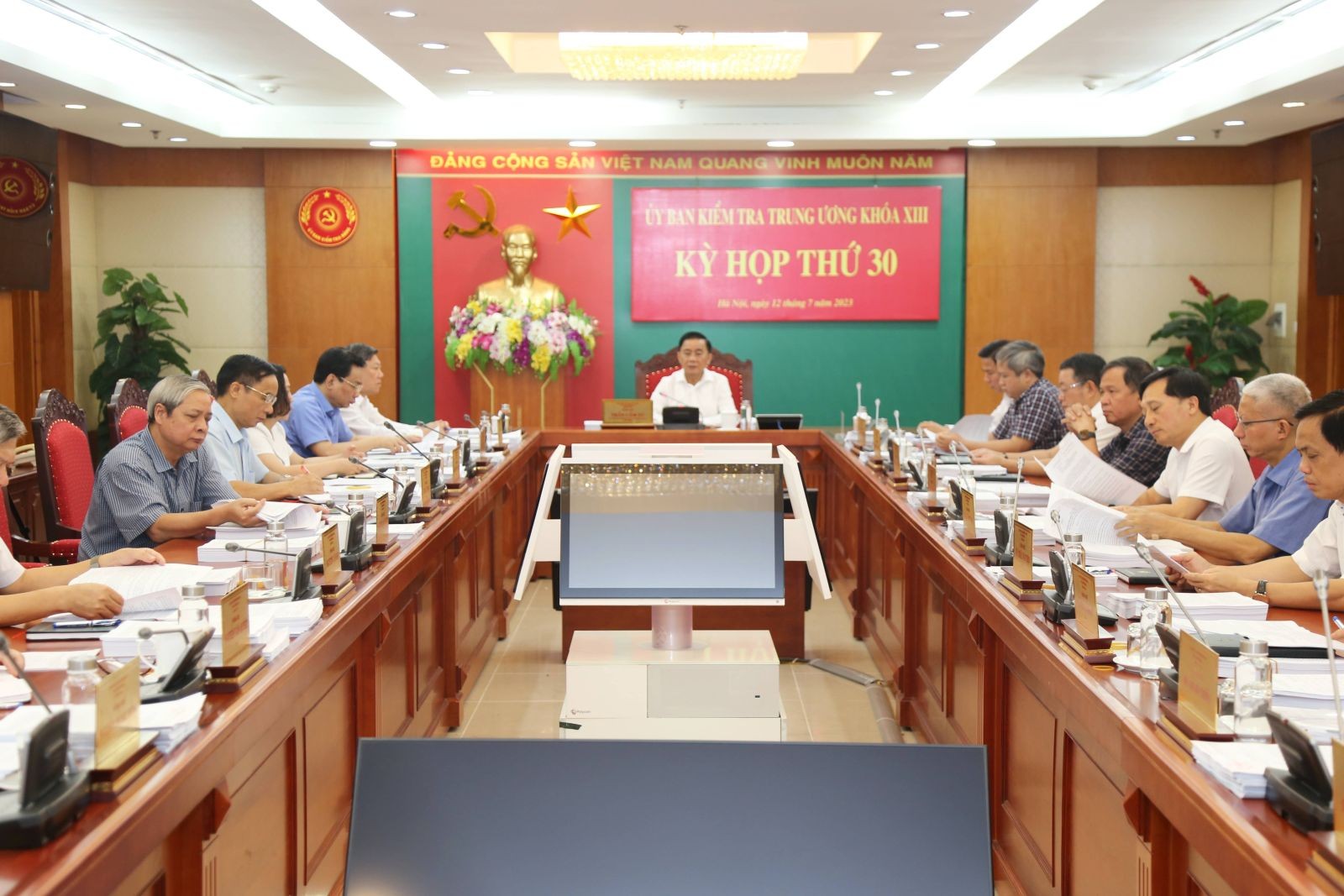 Triển khai kết luận của UBKT Trung ương: Cách chức 2 Phó Giám đốc Sở; kỷ luật một loạt tổ chức, cá nhân