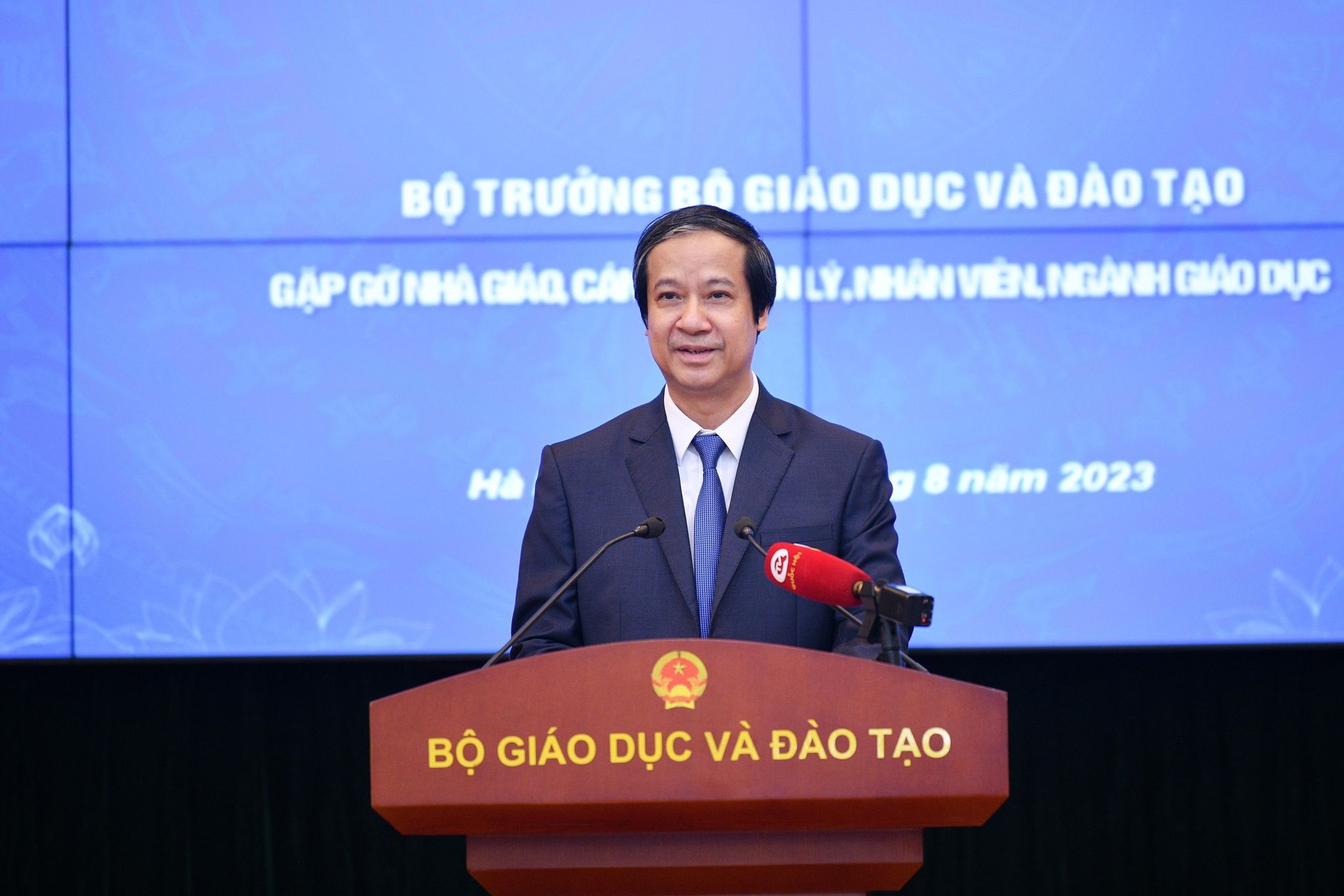 Bộ trưởng Bộ GD&ĐT trao đổi về tiền lương, phụ cấp, tuổi nghỉ hưu giáo viên mầm non
