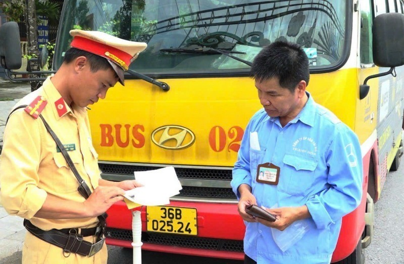 Thanh Hóa đồng loạt kiểm tra ô-tô kinh doanh vận tải
