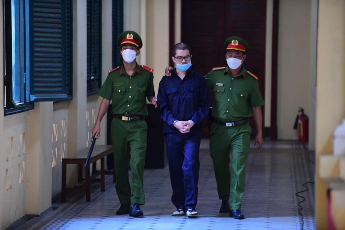 272 miếng kim loại vàng và loạt tài sản của Nguyễn Thái Luyện đang được tạm giữ để đảm bảo nghĩa vụ bồi thường vụ công ty địa ốc Alibaba