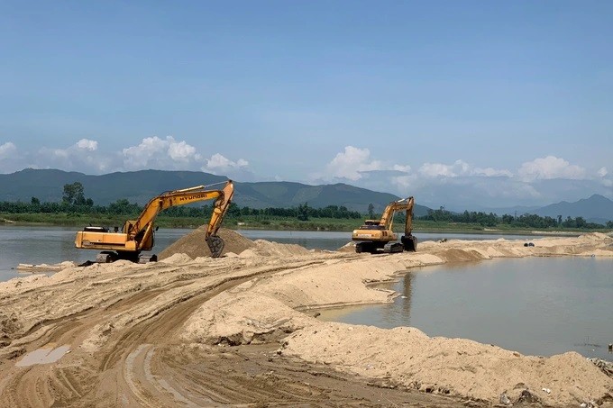 Đấu giá mỏ cát ở Quảng Ngãi: Đẩy giá lên cao, trúng thầu xong...xin hủy kết quả