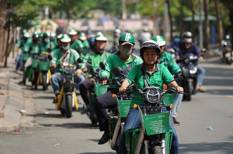 Những cú bắt tay trong lĩnh vực xe máy điện với các ứng dụng gọi xe công nghệ tại Việt Nam