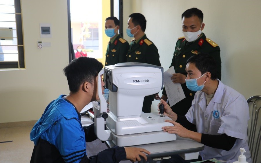 Bộ Quốc phòng trả lời cử tri kiến nghị giảm tiêu chuẩn cận thị gọi nhập ngũ