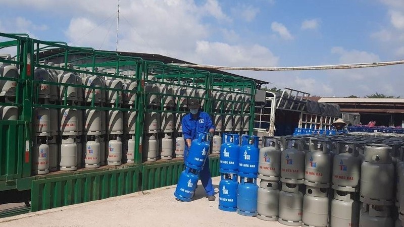 Giá gas tiếp tục tăng thêm 33.000 đồng/bình 12kg