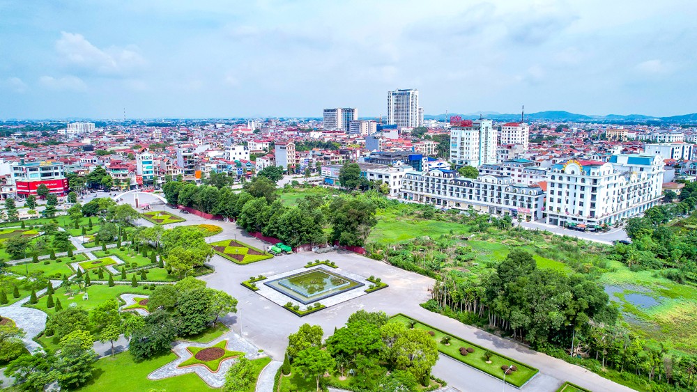 Tạm dừng bổ nhiệm, điều động, tuyển dụng cán bộ, viên chức khi sắp xếp đơn vị hành chính