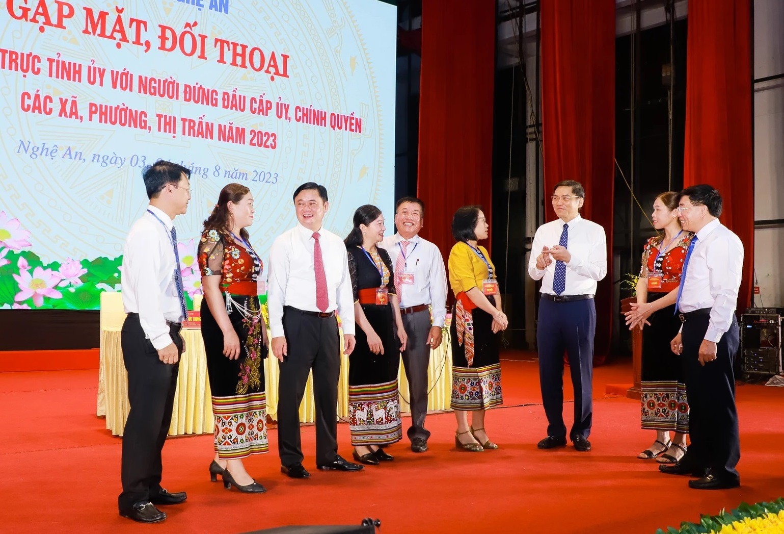 Nghiên cứu ban hành quy định thí điểm điều động cán bộ sở, ngành về tăng cường cho xã, phường, thị trấn