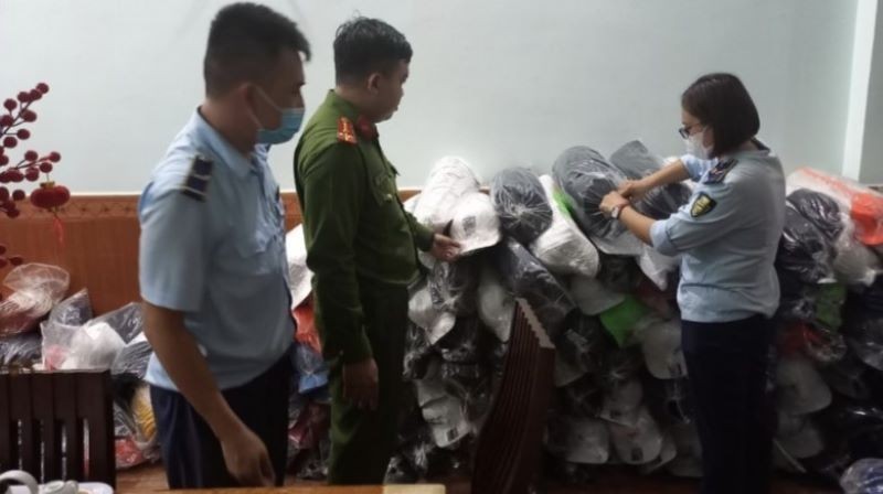 Bình Dương: Phát hiện hơn 32 nghìn mũ vải nghi vấn giả mạo các nhãn hiệu