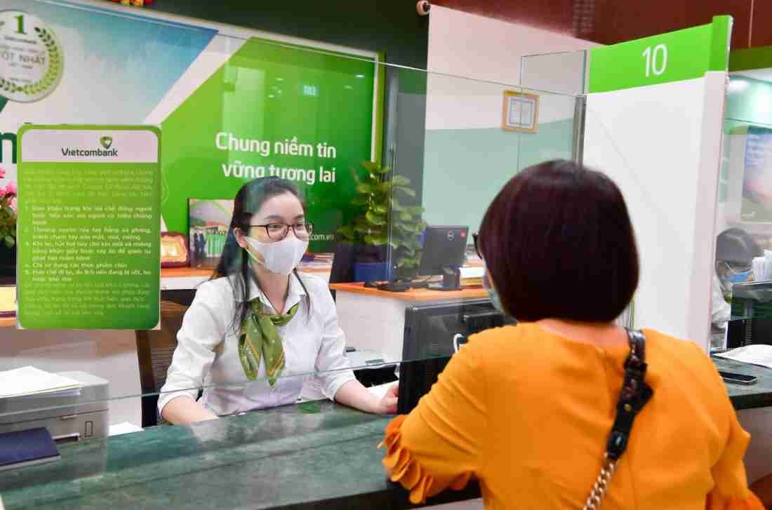 Hai ông lớn ngân hàng hạ lãi suất tiết kiệm về mức thấp 5,5%