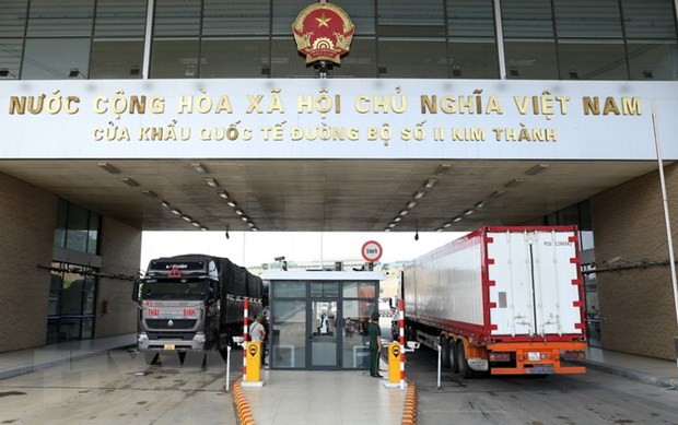 Mỗi ngày có từ 350-400 xe hàng xuất nhập khẩu qua cửa khẩu Lào Cai