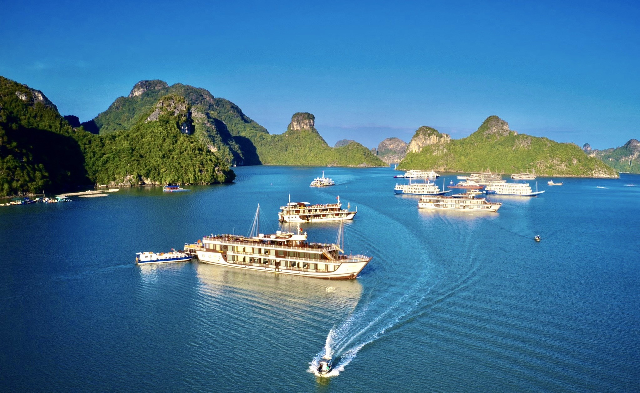 Vịnh Hạ Long - Cát Bà được UNESCO ghi danh là Di sản Thiên nhiên Thế giới