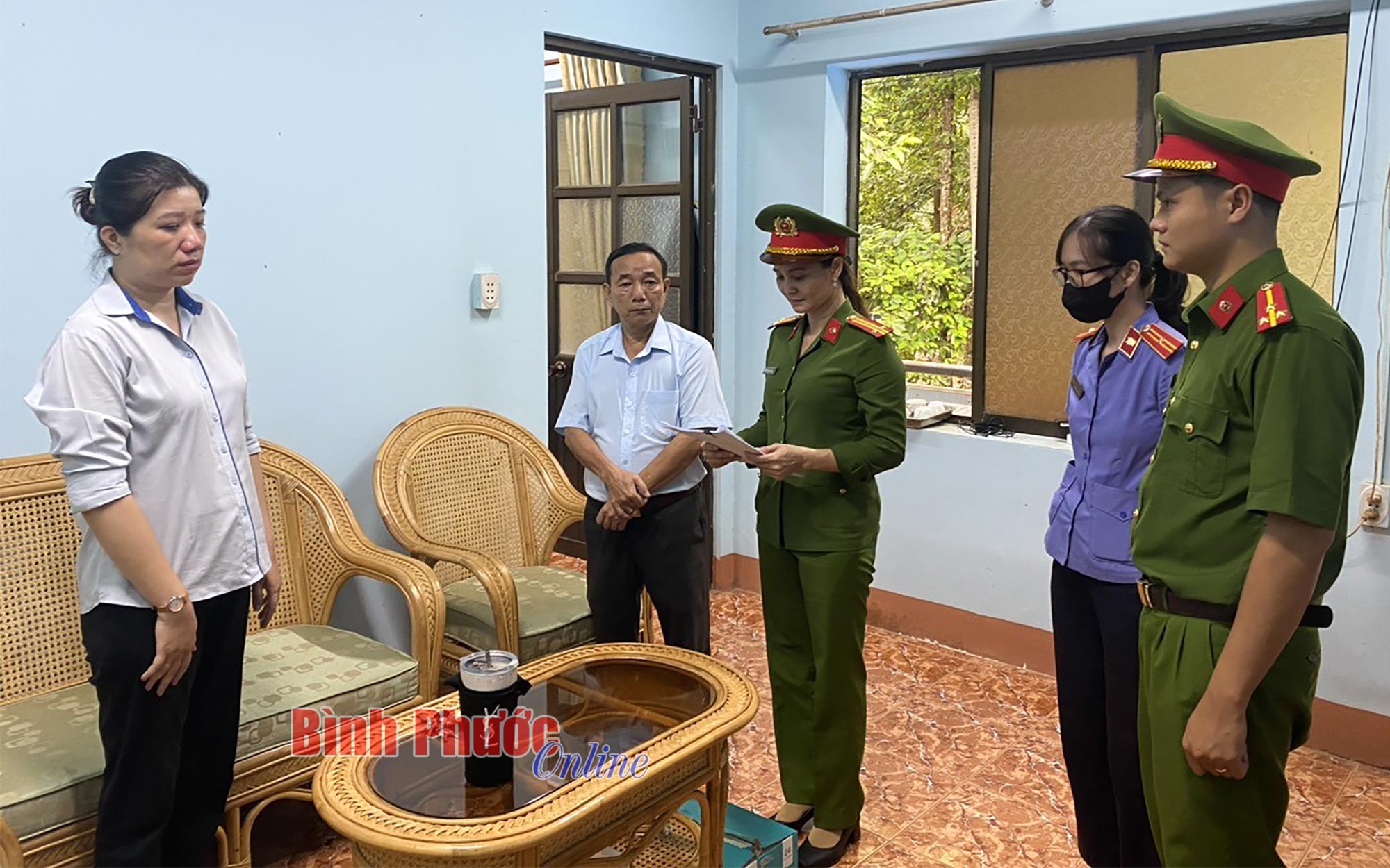 Bắt tạm giam kế toán Chi nhánh Văn phòng Đăng ký đất đai huyện