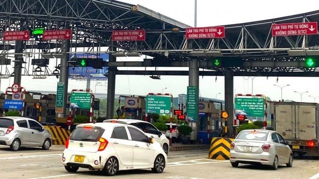 Thí điểm thu phí tự động tại Nội Bài và Tân Sơn Nhất trong 6 tháng