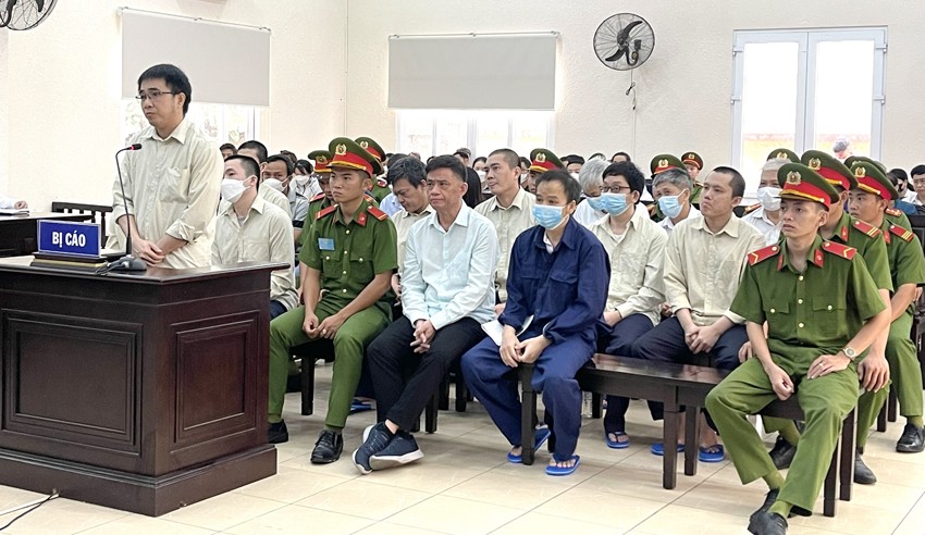 Xét xử cựu Giám đốc Sở cùng 16 bị can làm giả giấy tờ, cấp phép lao động cho người nước ngoài trái phép