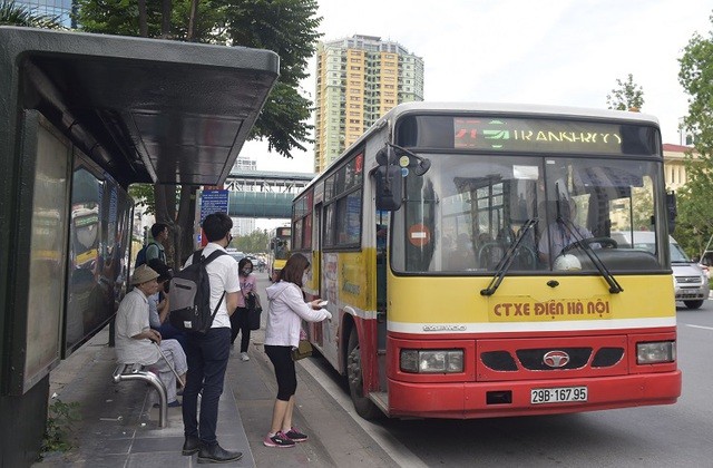 Vận tải hành khách công cộng 'hút' khách nhờ cải thiện chất lượng