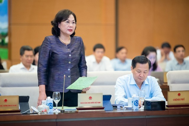 Thống đốc Ngân hàng Nhà nước thông tin về việc cho rằng “quá chú trọng đến kiểm soát lạm phát là nguyên nhân khiến lãi suất cao”