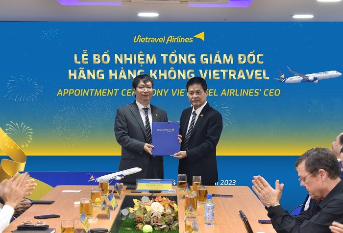 Vietravel Airlines thay sếp, cựu Phó thủ tướng Đức làm thành viên HĐQT độc lập