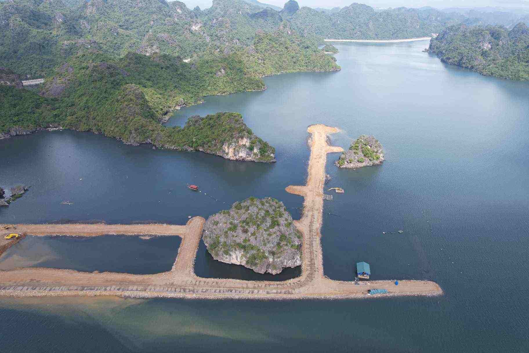 Lấp vùng đệm di sản làm “hòn non bộ”, Ban quản lý Vịnh Hạ Long nói gì?