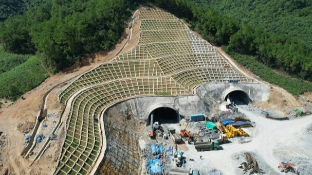 Cao tốc Diễn Châu-Bãi Vọt vẫn chậm tiến độ sau 4 lần điều chỉnh kế hoạch