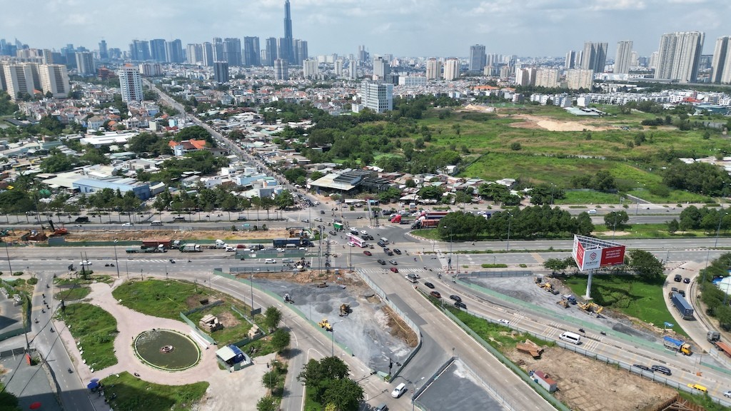 Nút giao thông gần 4.000 tỉ, lớn nhất TP.HCM đang thi công ra sao?