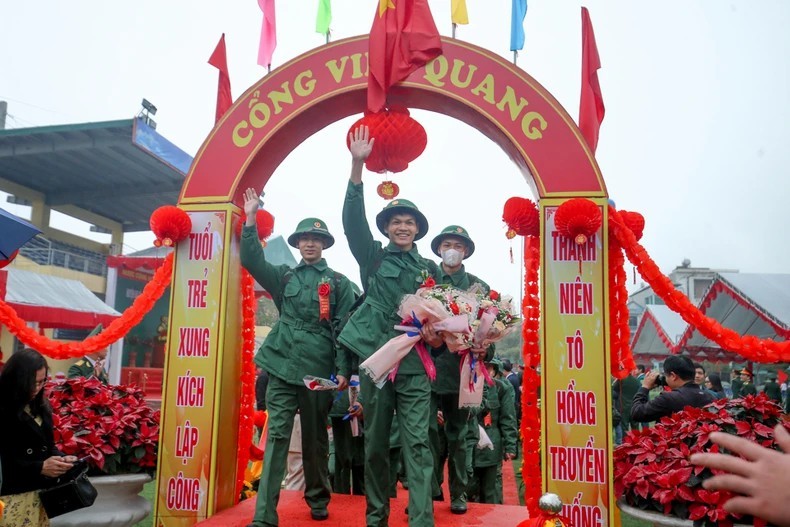 Tiếp tục phát huy truyền thống để xây dựng, bảo vệ quê hương, đất nước