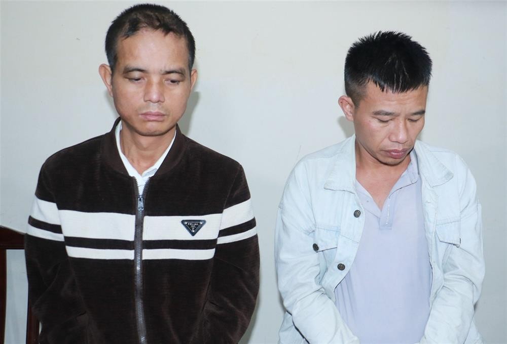 Bắt 02 đối tượng vận chuyển trái phép chất ma tuý, thu giữ 15 bánh heroin