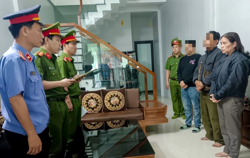 Khởi tố, bắt tạm giam, lệnh khám xét đối với 4 nữ kế toán
