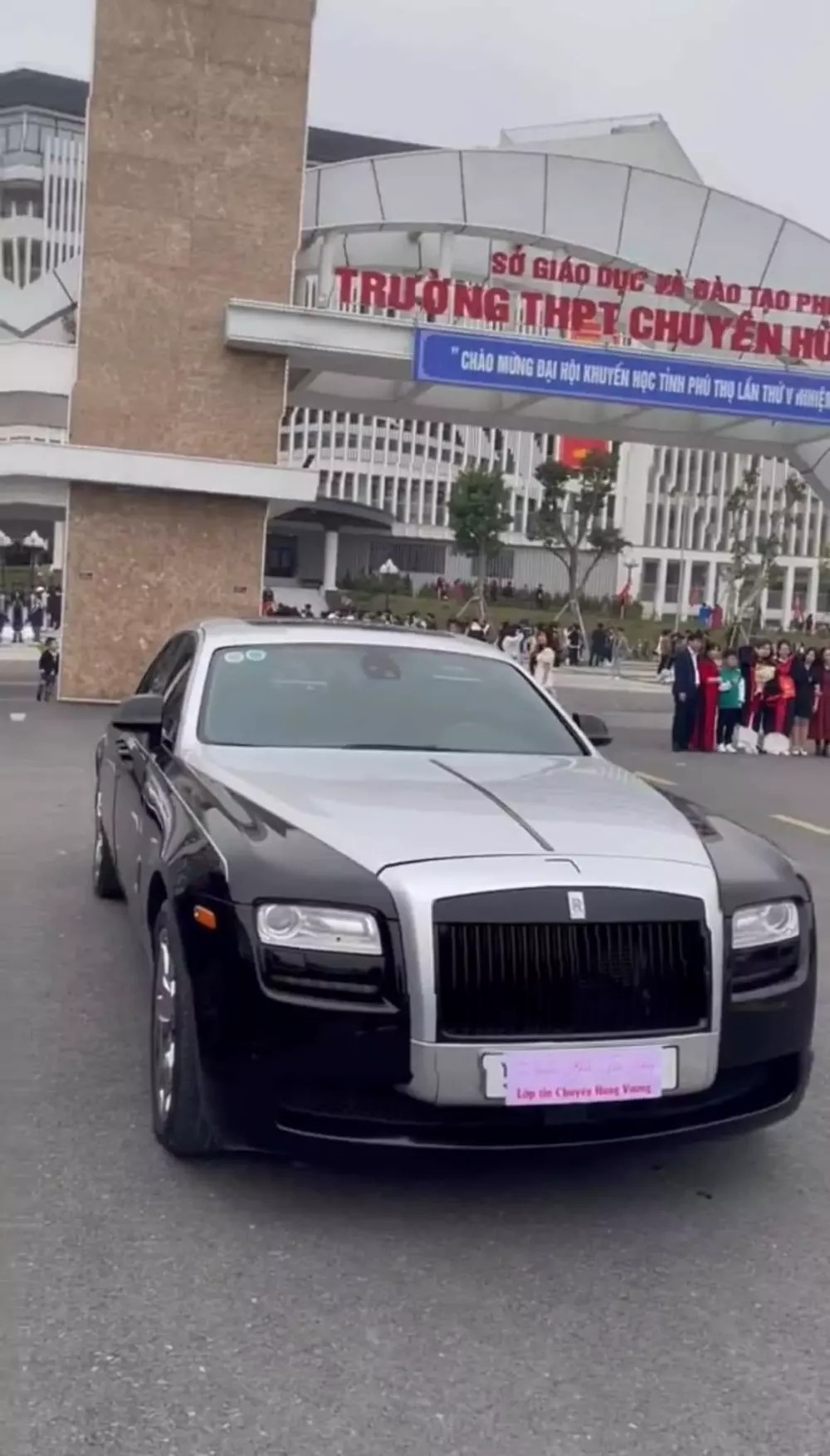 Sự thật về thông tin bố mẹ tặng cho con xe Rolls-Royce Ghost làm quà tốt nghiệp cấp 3 ở Phú Thọ