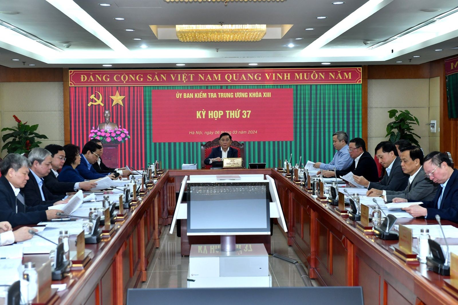 Ủy ban Kiểm tra Trung ương yêu cầu xem xét trách nhiệm, xử lý kỷ luật cán bộ