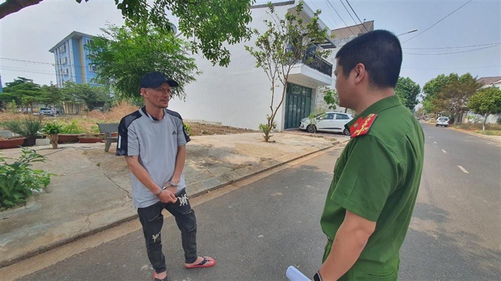 Đắk Lắk: Bắt đối tượng chuyên dùng đá đập vỡ kính xe ô tô để trộm cắp tài sản