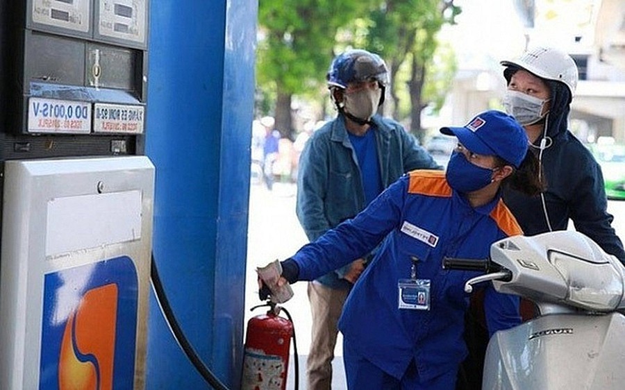 Đề xuất để doanh nghiệp tự quyết giá xăng dầu