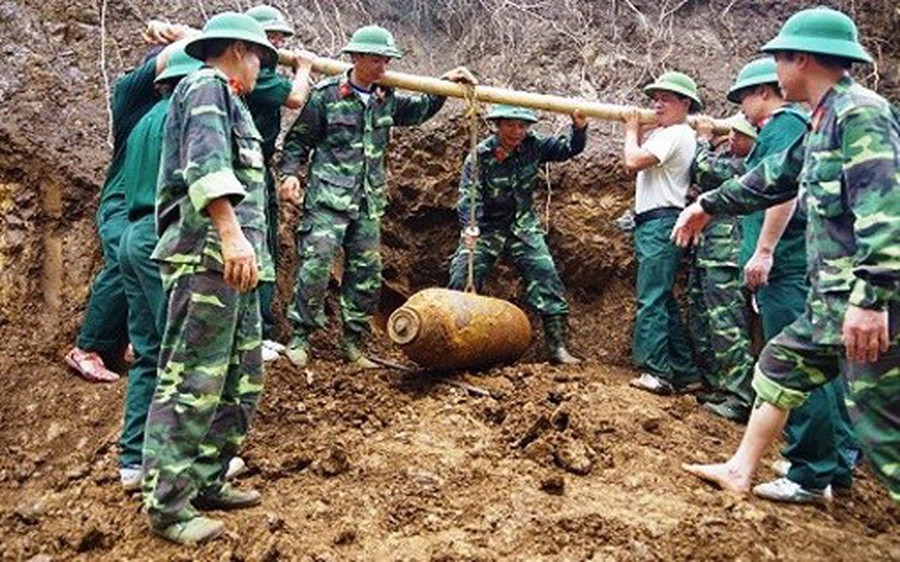 Dự kiến nâng mức bồi dưỡng với người rà phá bom, mìn, vật nổ sau chiến tranh