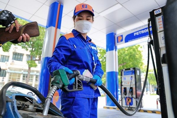 Quỹ bình ổn giá xăng dầu, vì đâu chưa bỏ?