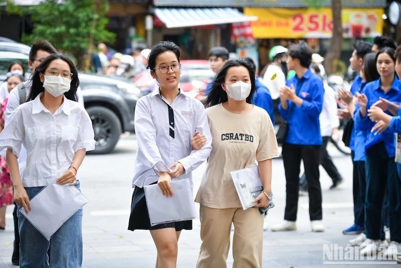 Tuyển sinh vào lớp 10 năm học 2024-2025 tại 3 thành phố lớn