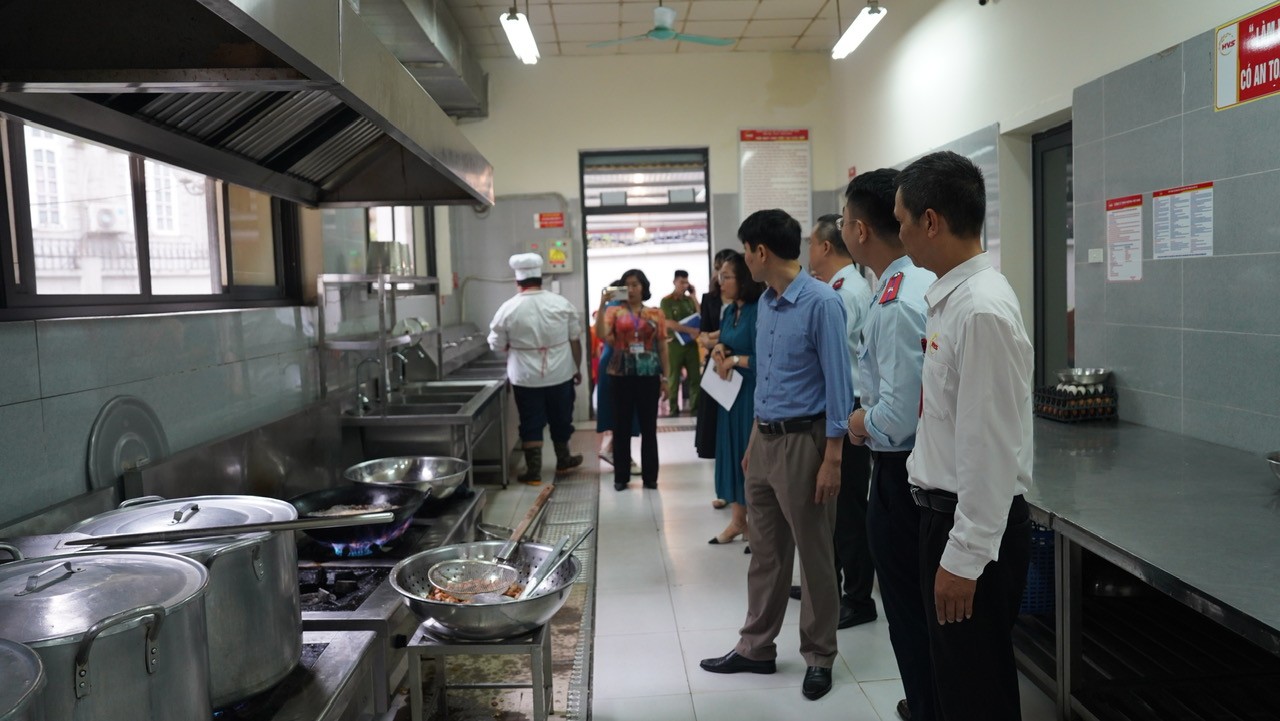 Tiếp tục ra quân kiểm tra trong Tháng hành động Vì an toàn thực phẩm