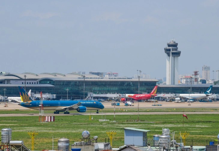 Thuế, phí vé máy bay đang được tính thế nào?