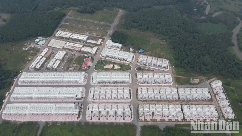 Cảnh cáo Phó Chủ tịch huyện liên quan hơn 680 căn biệt thự xây trái phép