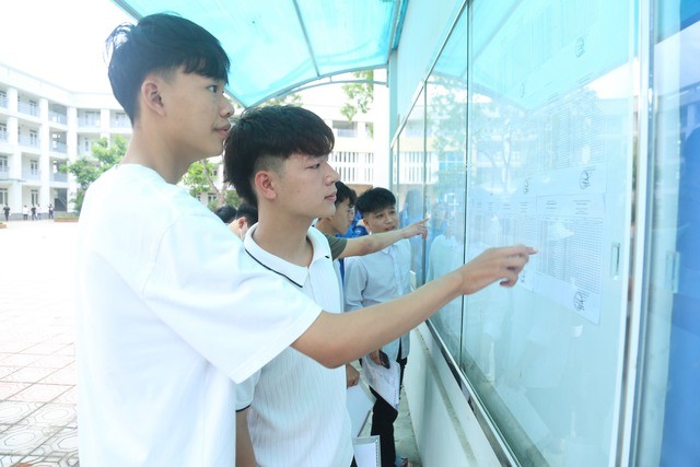 Hoãn duyệt điểm chuẩn trúng tuyển bổ sung vào lớp 10