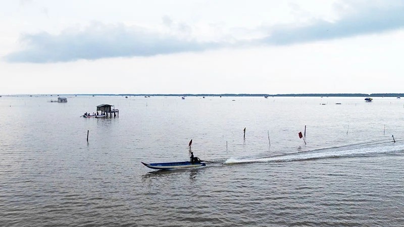 Đấu tranh với nhóm “bảo kê” trên vùng biển Kiên Giang