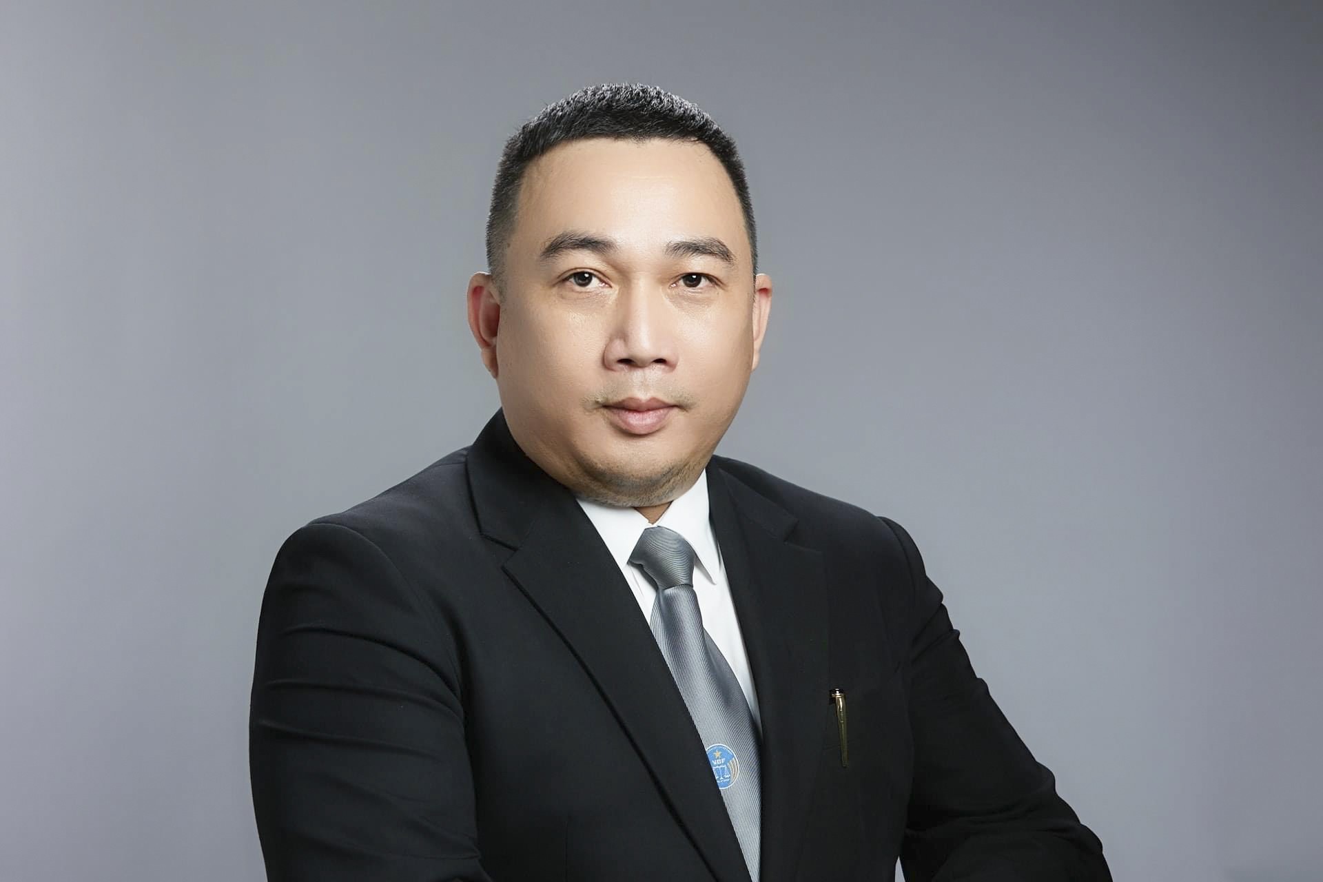 Sau vụ Huấn "hoa hồng" mua xe biển số 999.99: Mua xe cũ cần làm gì để giữ được biển đẹp?