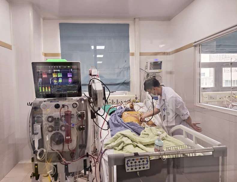Bệnh viện Bạch Mai tập trung nguồn lực cứu 2 nạn nhân thôn Làng Nủ