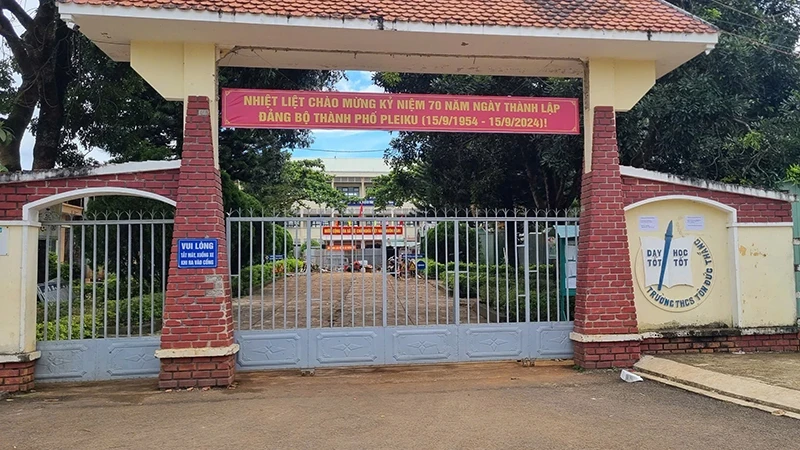 Đề nghị tạm đình chỉ hoạt động cơ sở nghi ngờ gây ngộ độc thực phẩm cho học sinh