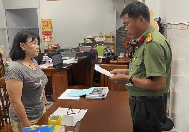 Khởi tố, bắt giam, khám xét khẩn cấp đối tượng hoạt động nhằm lật đổ chính quyền nhân dân