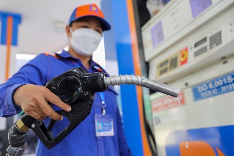 Xử lý nghiêm hành vi đầu cơ găm hàng, buôn lậu xăng dầu qua biên giới